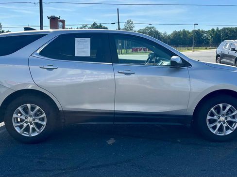 Used 2021 Chevrolet Equinox LT w/ Driver Convenience Package FWD image 5