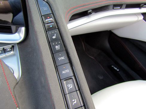 Used 2023 Chevrolet Corvette Stingray Premium Conv w/ Z51 Performance Package image 17