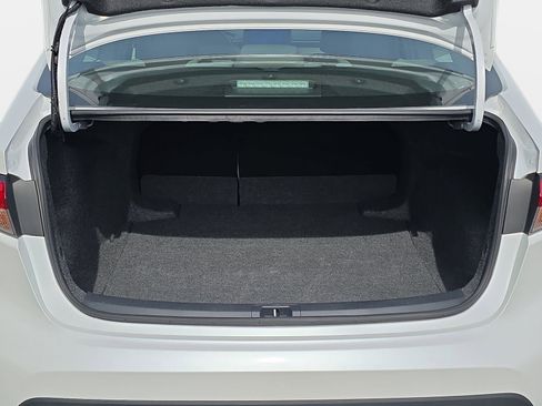 Used 2025 Toyota Corolla LE image 12