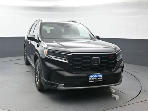 Used 2023 Honda Pilot TrailSport image 9