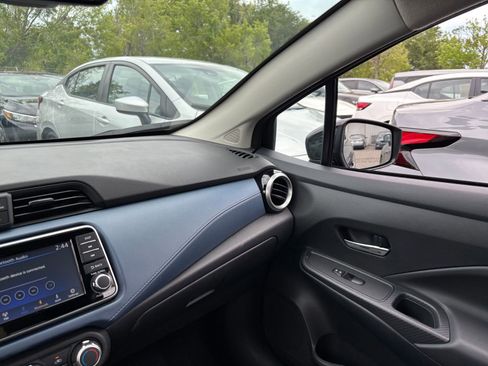 Used 2025 Nissan Versa SV FWD image 33