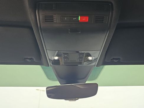 Used 2022 Volkswagen Tiguan SE AWD/4WD image 9