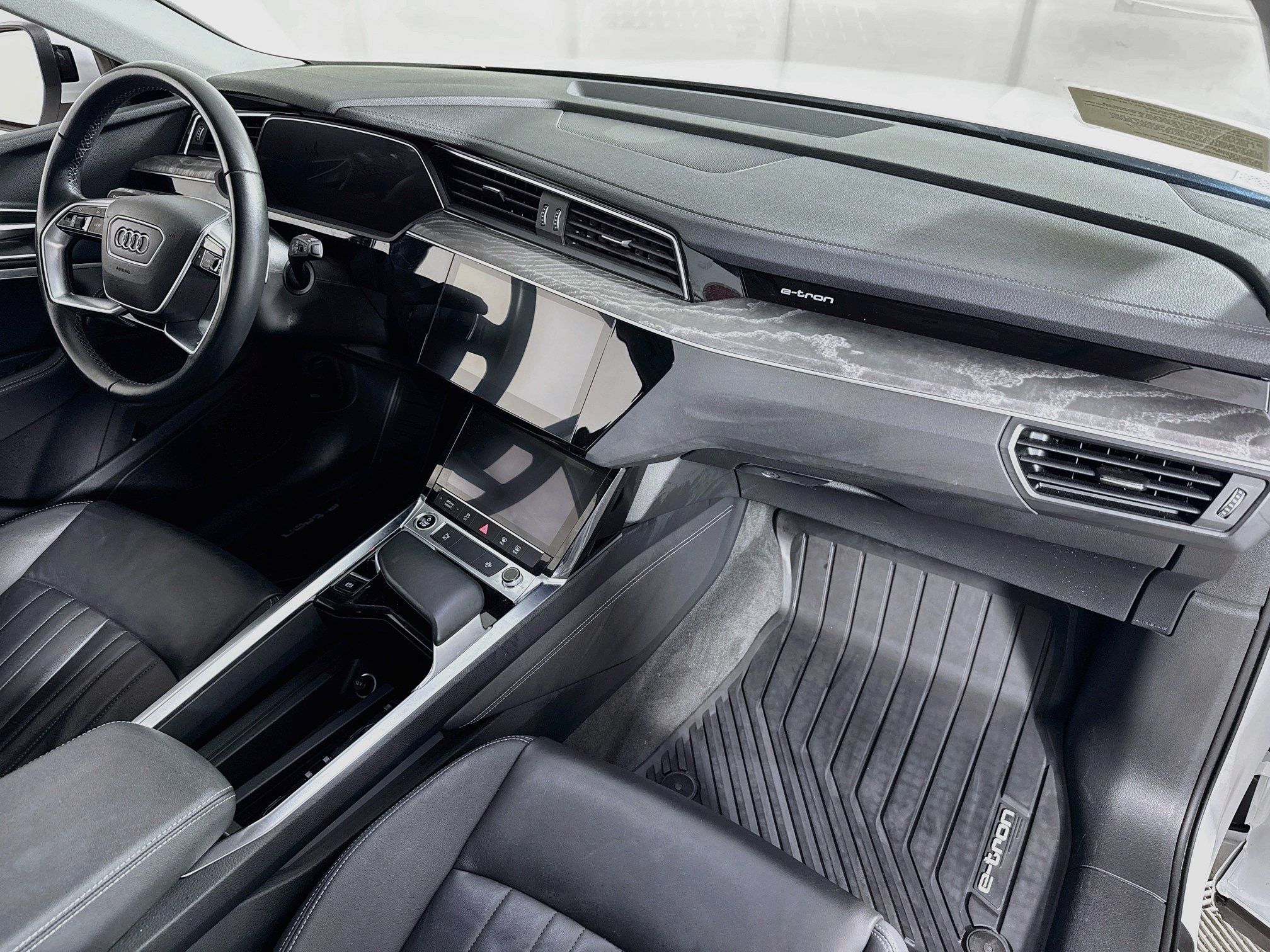 Used 2024 Audi Q8 e-tron Premium AWD/4WD image 30