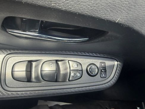 Used 2020 Nissan Versa SV FWD image 21