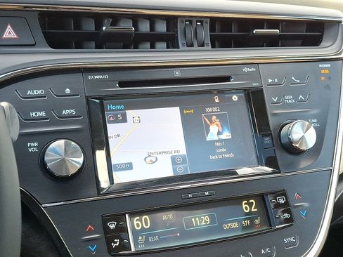 Used 2016 Toyota Avalon Limited image 27