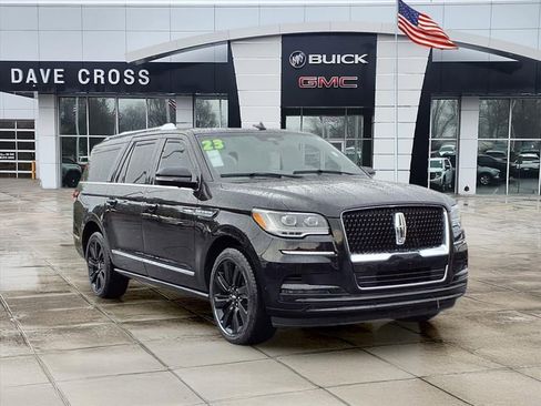 Used 2023 Lincoln Navigator L Reserve image 3