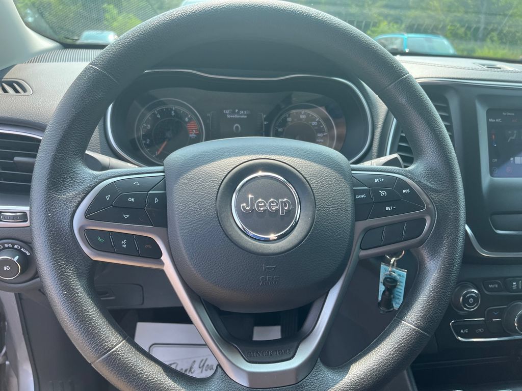 Used 2019 Jeep Cherokee Latitude w/ Popular Appearance Group AWD/4WD image 15