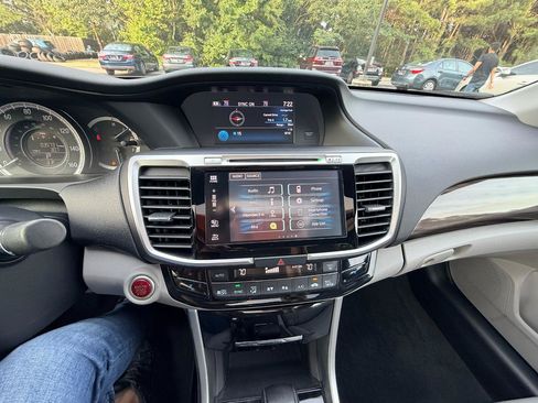 Used 2017 Honda Accord EX-L image 20