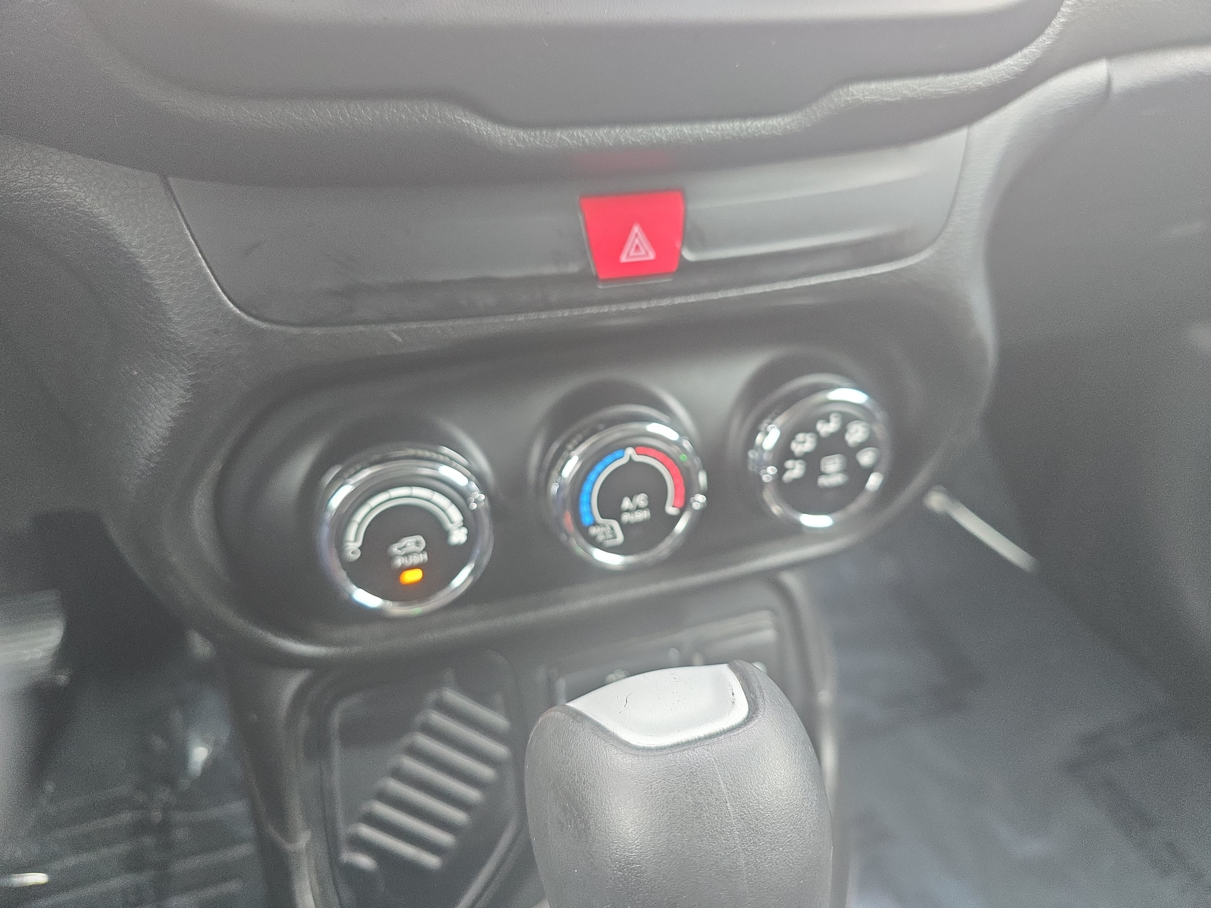 Used 2016 Jeep Renegade 75th Anniversary FWD image 20