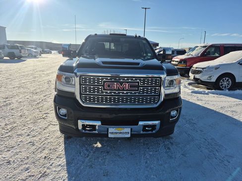 Used 2018 GMC Sierra 3500 Denali w/ Duramax Plus Package AWD/4WD image 8