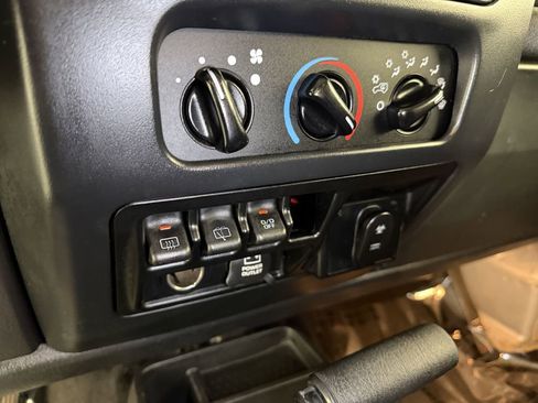 Used 2006 Jeep Wrangler X image 23