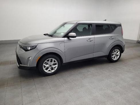 Used 2025 Kia Soul LX w/ LX Technology Package image 2