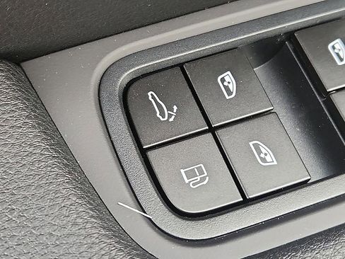 New 2026 Porsche Cayenne S image 21