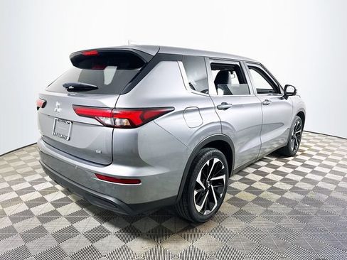 Used 2024 Mitsubishi Outlander SE FWD image 3