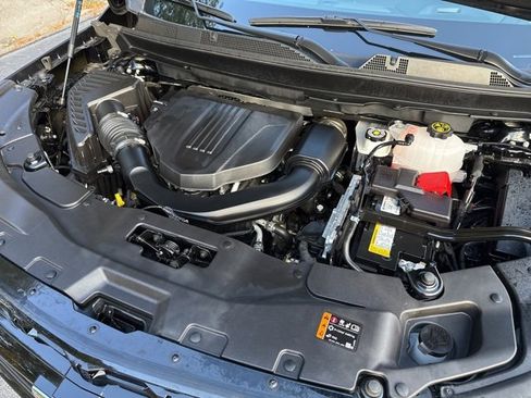 Used 2024 Chevrolet Traverse RS image 38