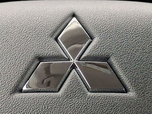 New 2026 Mitsubishi Outlander SE AWD/4WD image 11