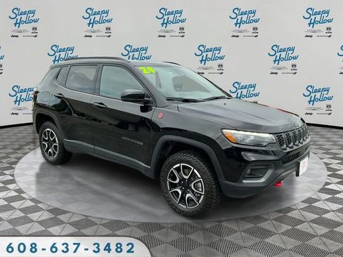 Used 2024 Jeep Compass Trailhawk w/ Trailhawk Elite Group AWD/4WD image 3