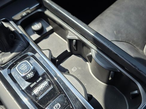 Used 2019 Volvo XC60 T6 Momentum w/ Multimedia Package image 40