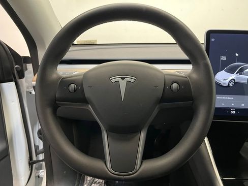 Used 2021 Tesla Model Y Long Range AWD/4WD image 5