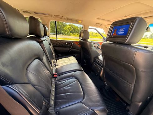 Used 2015 INFINITI QX80 4WD w/ Deluxe Technology Package image 12