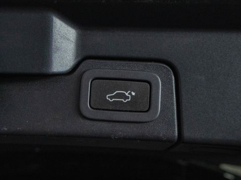 Used 2017 Land Rover Range Rover Evoque SE Premium image 24