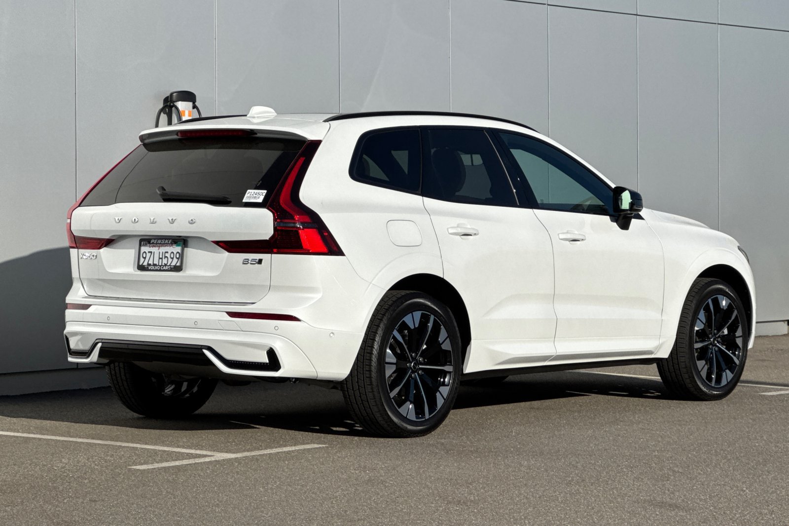 Used 2026 Volvo XC60 B5 Plus w/ Protection Package Premier AWD/4WD image 5