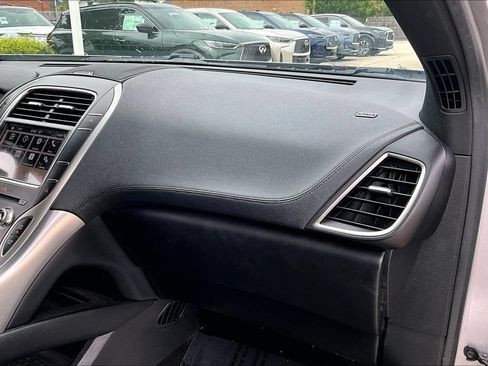 Used 2019 Lincoln Nautilus Premier AWD/4WD image 26