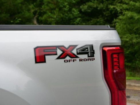 Used 2019 Ford F250 Platinum w/ Platinum Ultimate Package AWD/4WD image 10