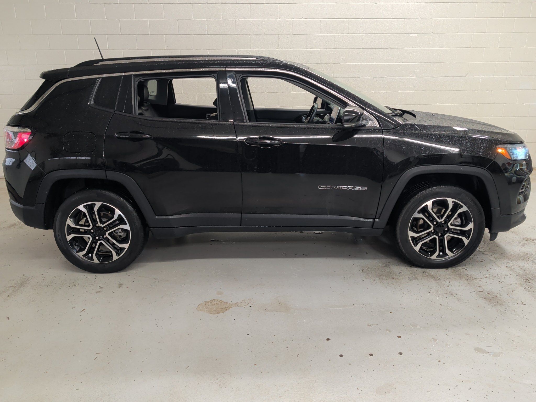 Used 2022 Jeep Compass Limited AWD/4WD image 4