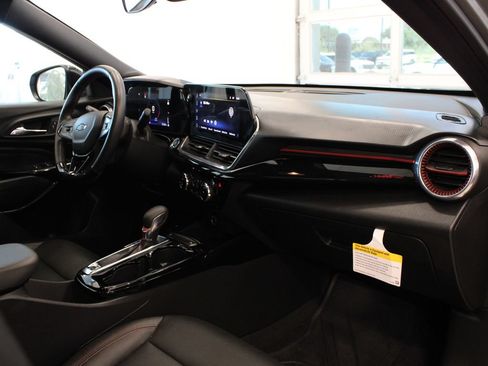 Used 2024 Chevrolet Trax RS w/ Sunroof Package FWD image 15