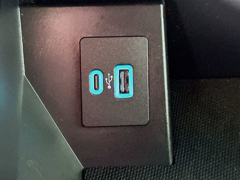 Used 2023 Ford F150 Lariat image 32