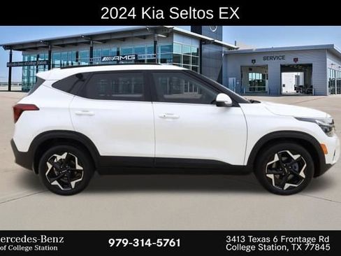 Used 2024 Kia Seltos EX FWD image 2
