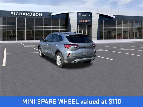 Used 2022 Ford Escape SE w/ Cold Weather Package image 3
