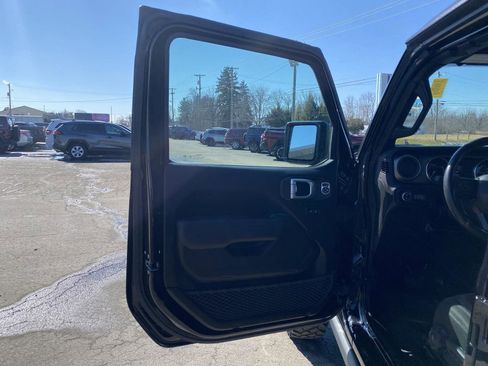 Used 2022 Jeep Gladiator Willys image 12