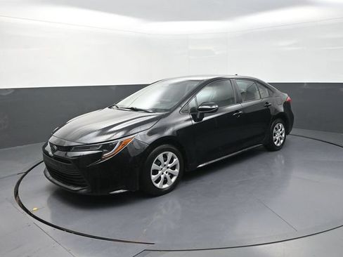 Used 2024 Toyota Corolla LE FWD image 3