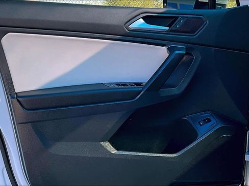 Used 2021 Volkswagen Tiguan SEL w/ 3-Row Tiguan MDO Package image 22