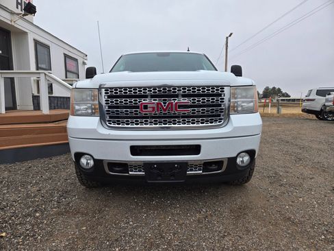Used 2014 GMC Sierra 2500 Denali w/ Suspension Package, Off-Road image 3