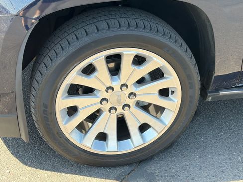 Used 2018 Cadillac Escalade Premium Luxury AWD/4WD image 7