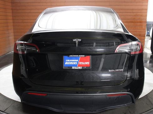 Used 2022 Tesla Model Y Performance image 10
