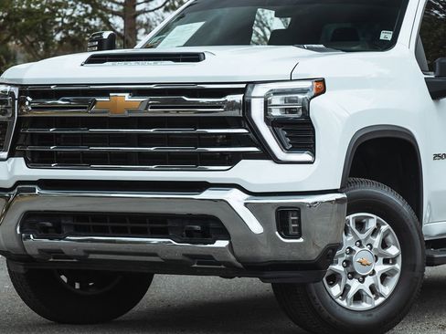 Used 2024 Chevrolet Silverado 2500 LTZ image 4