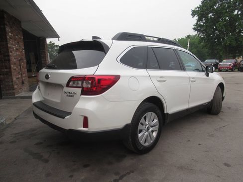 Used 2017 Subaru Outback 2.5i Premium AWD/4WD image 9