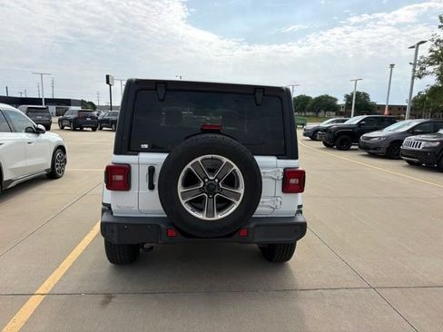 Used 2020 Jeep Wrangler Unlimited Sahara AWD/4WD image 5