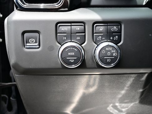 Used 2025 GMC Sierra 1500 AT4 w/ AT4 Premium Package AWD/4WD image 27