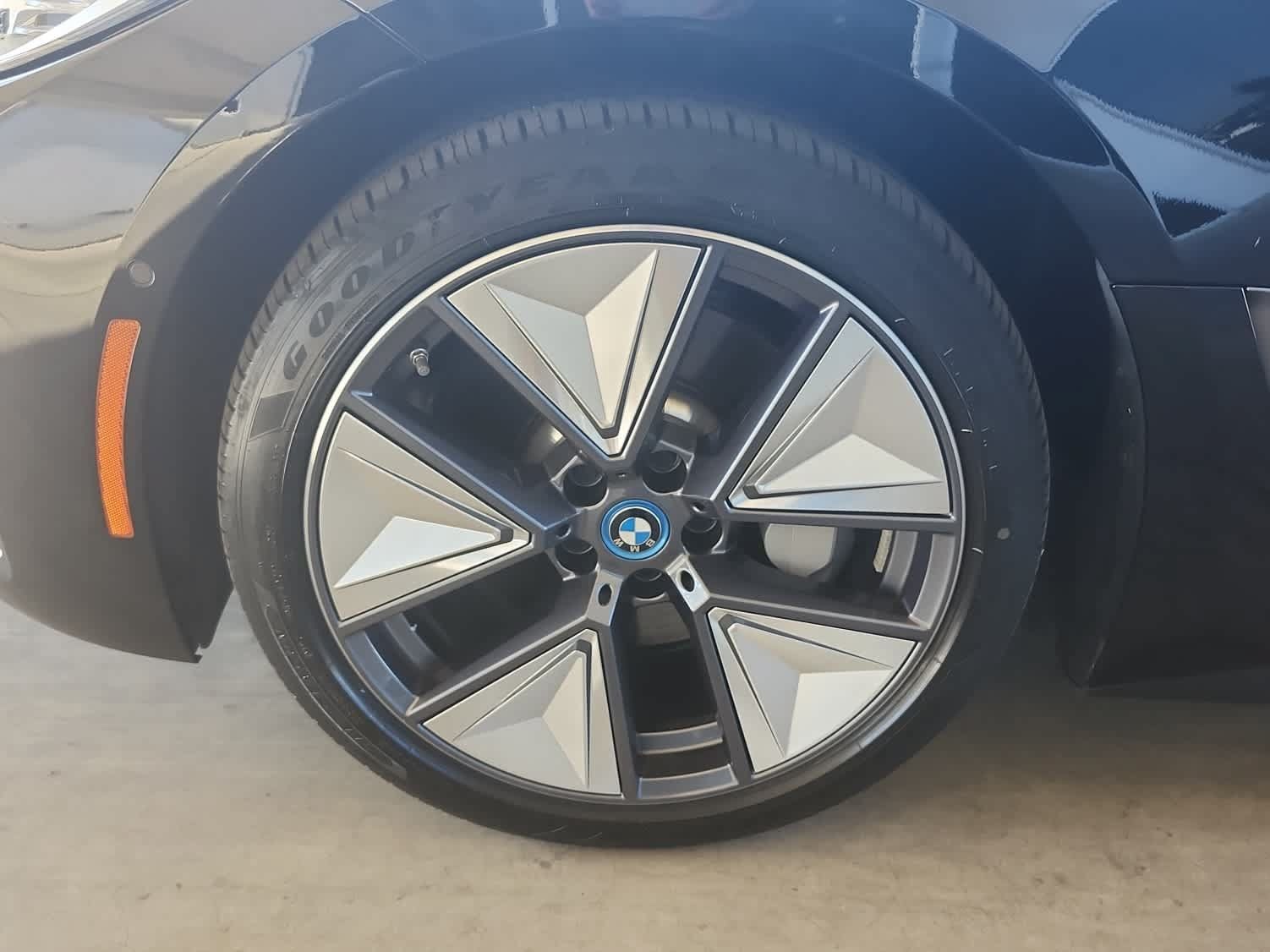 Used 2023 BMW i4 eDrive40 w/ Premium Package RWD image 7