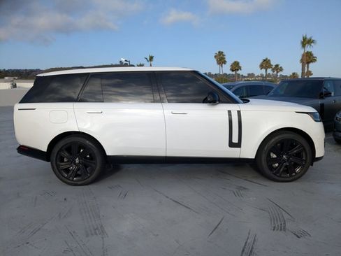 Used 2023 Land Rover Range Rover Long Wheelbase SE image 4