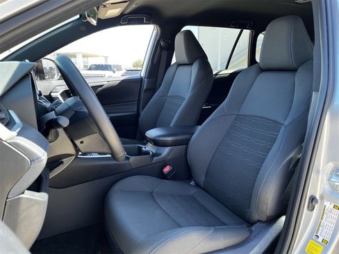 Used 2024 Toyota RAV4 SE image 23