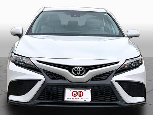 Used 2022 Toyota Camry SE FWD image 4