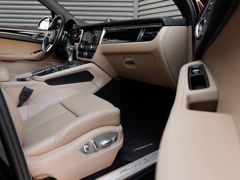 Certified 2021 Porsche Macan S AWD/4WD image 34