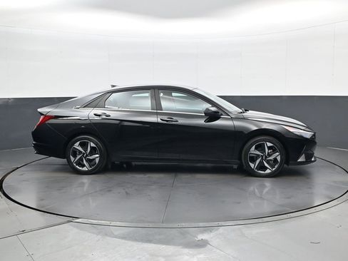 Certified 2023 Hyundai Elantra Limited image 4