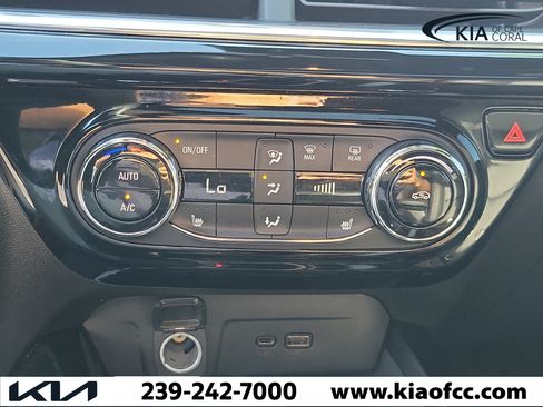 Used 2024 Chevrolet Trax RS w/ Sunroof Package FWD image 28